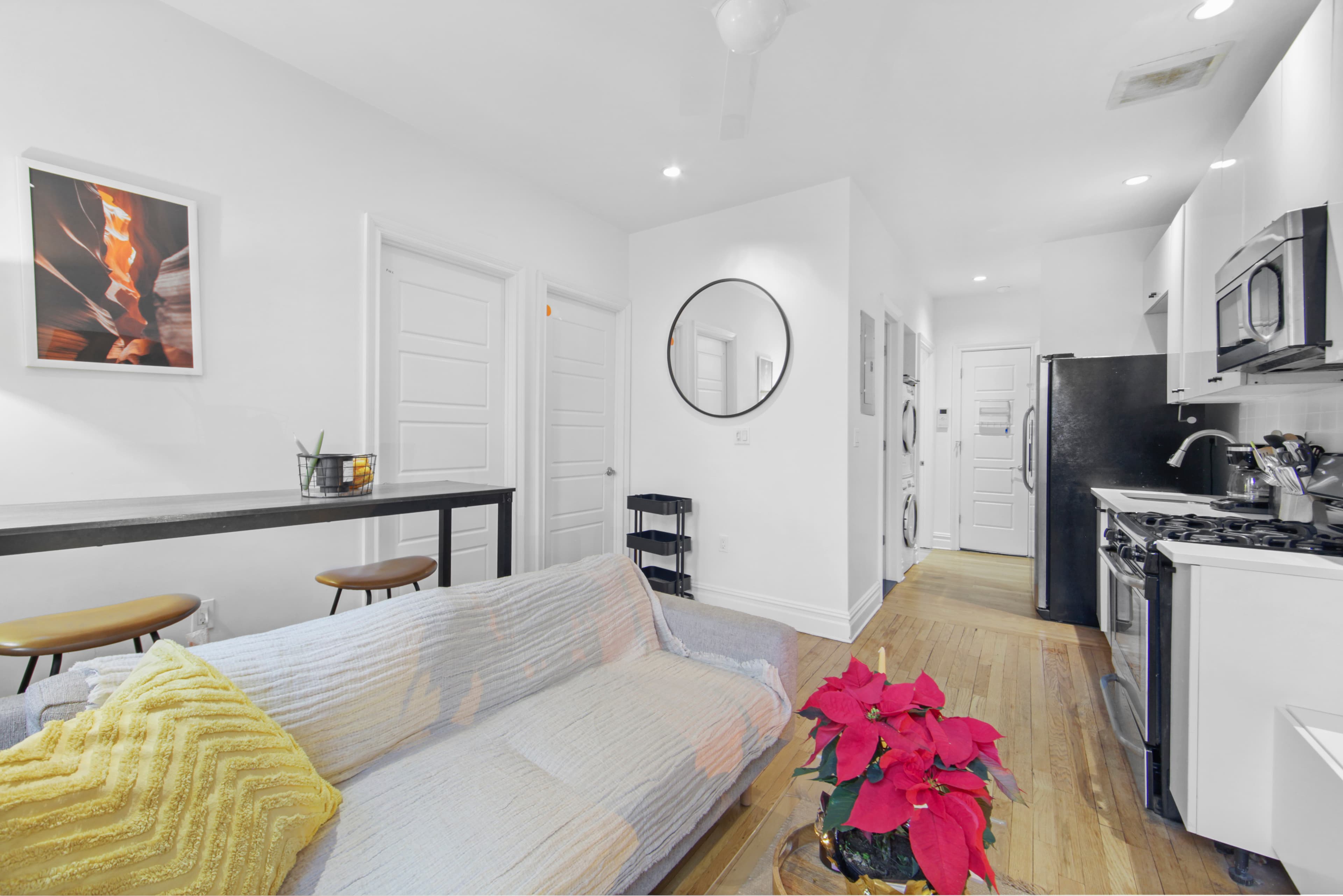 Cozy Bedroom in 107 Greenpoint Ave photo 5