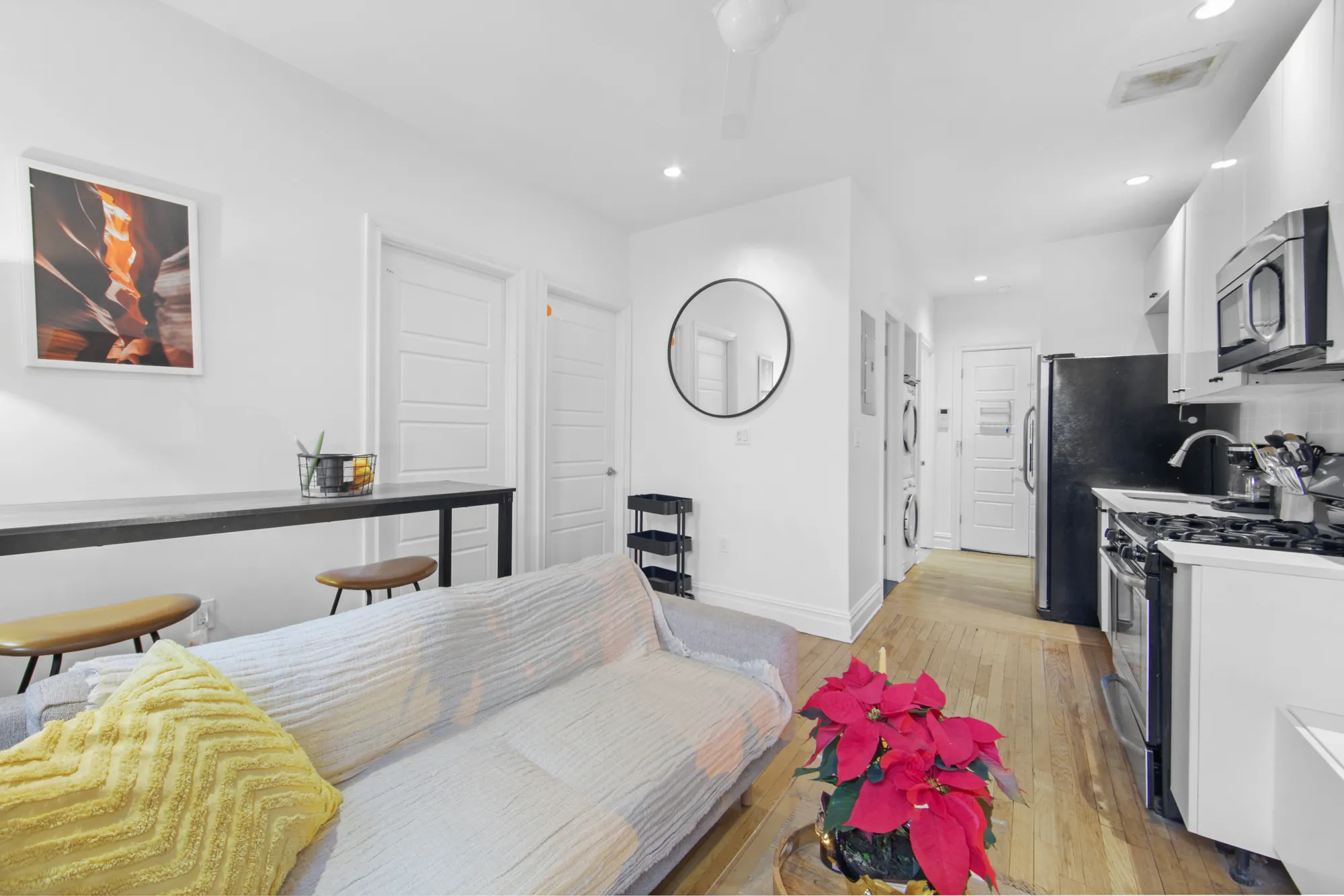 Cozy Bedroom in 107 Greenpoint Ave photo 5