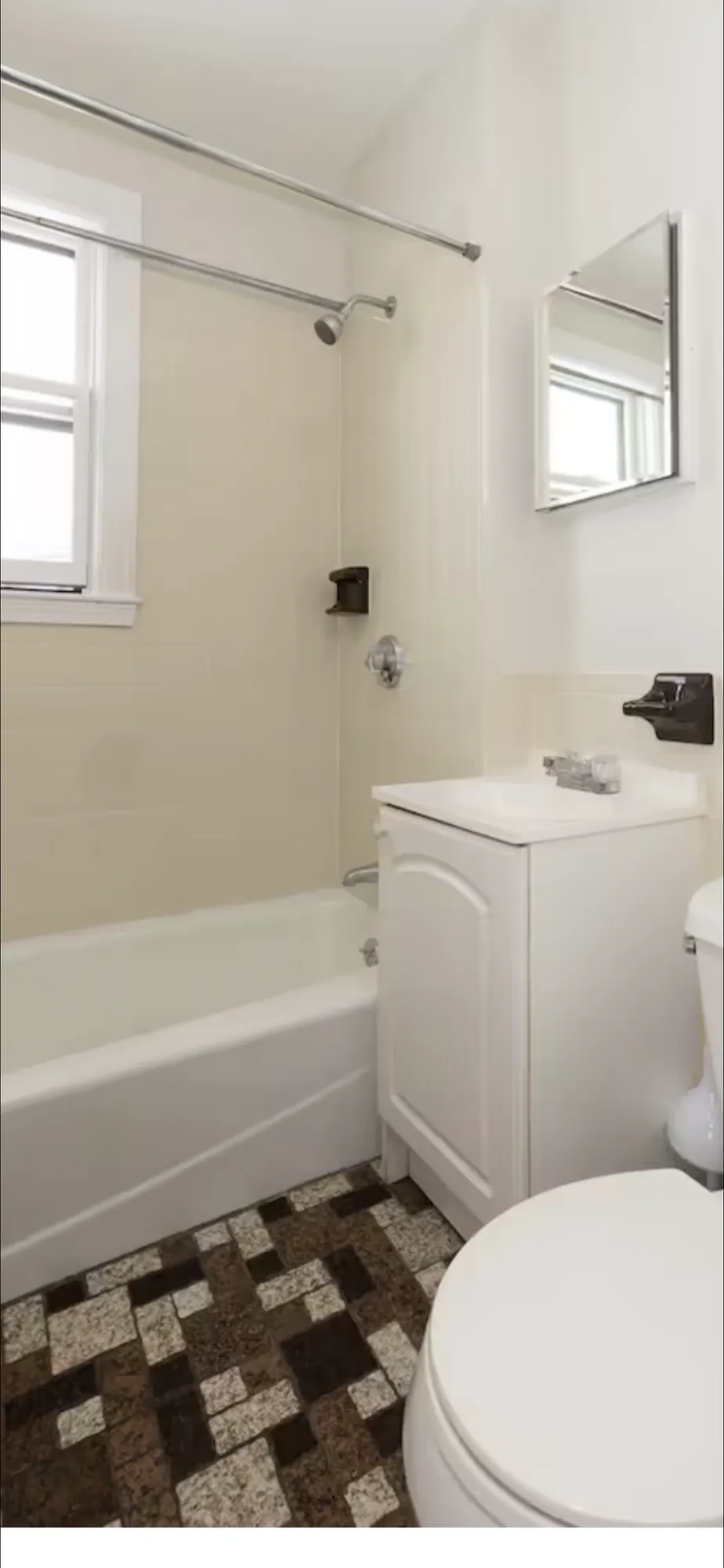 Roslindale queen bed pet friendly photo 5
