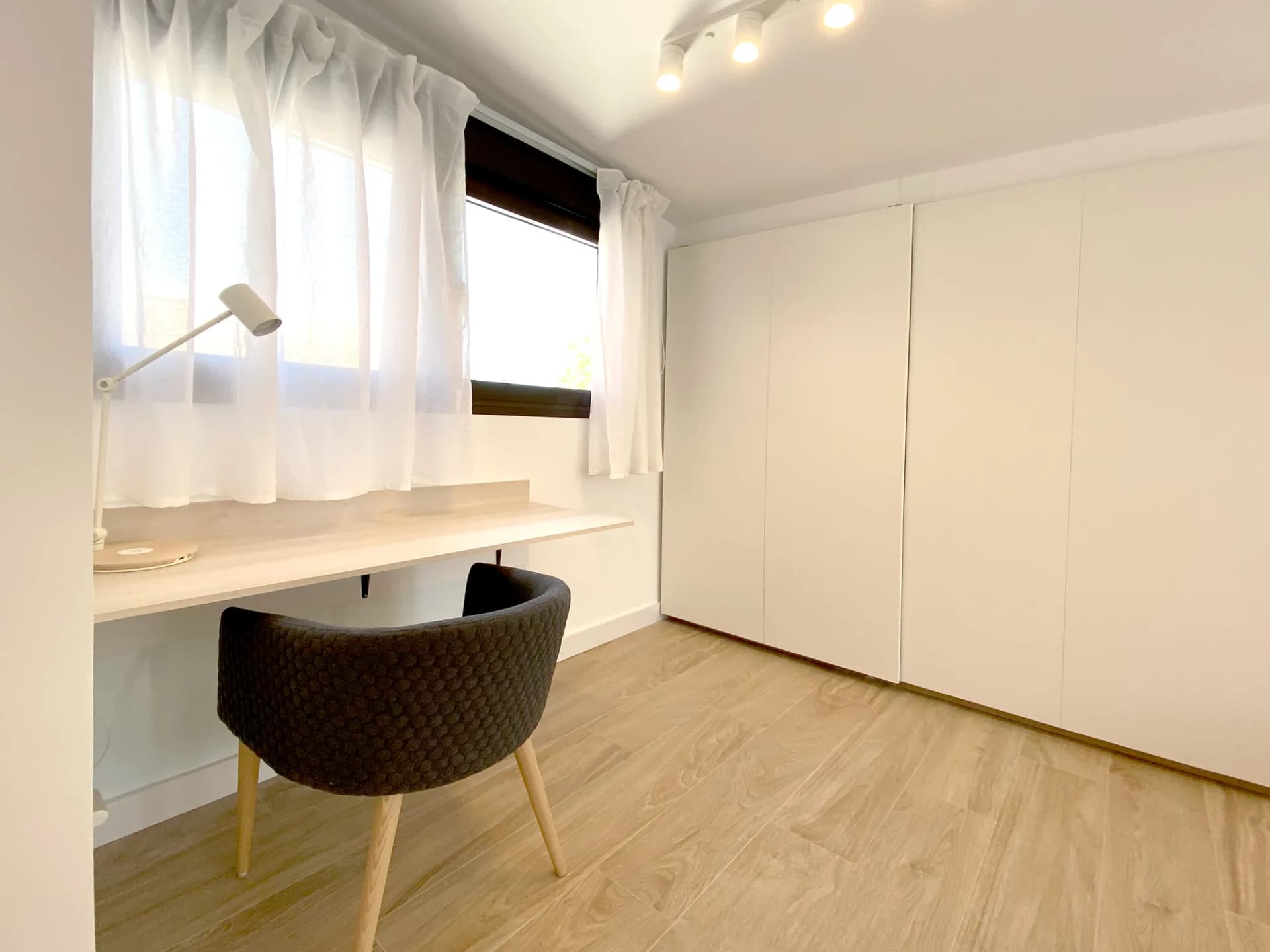 PRIVATE room photo 2