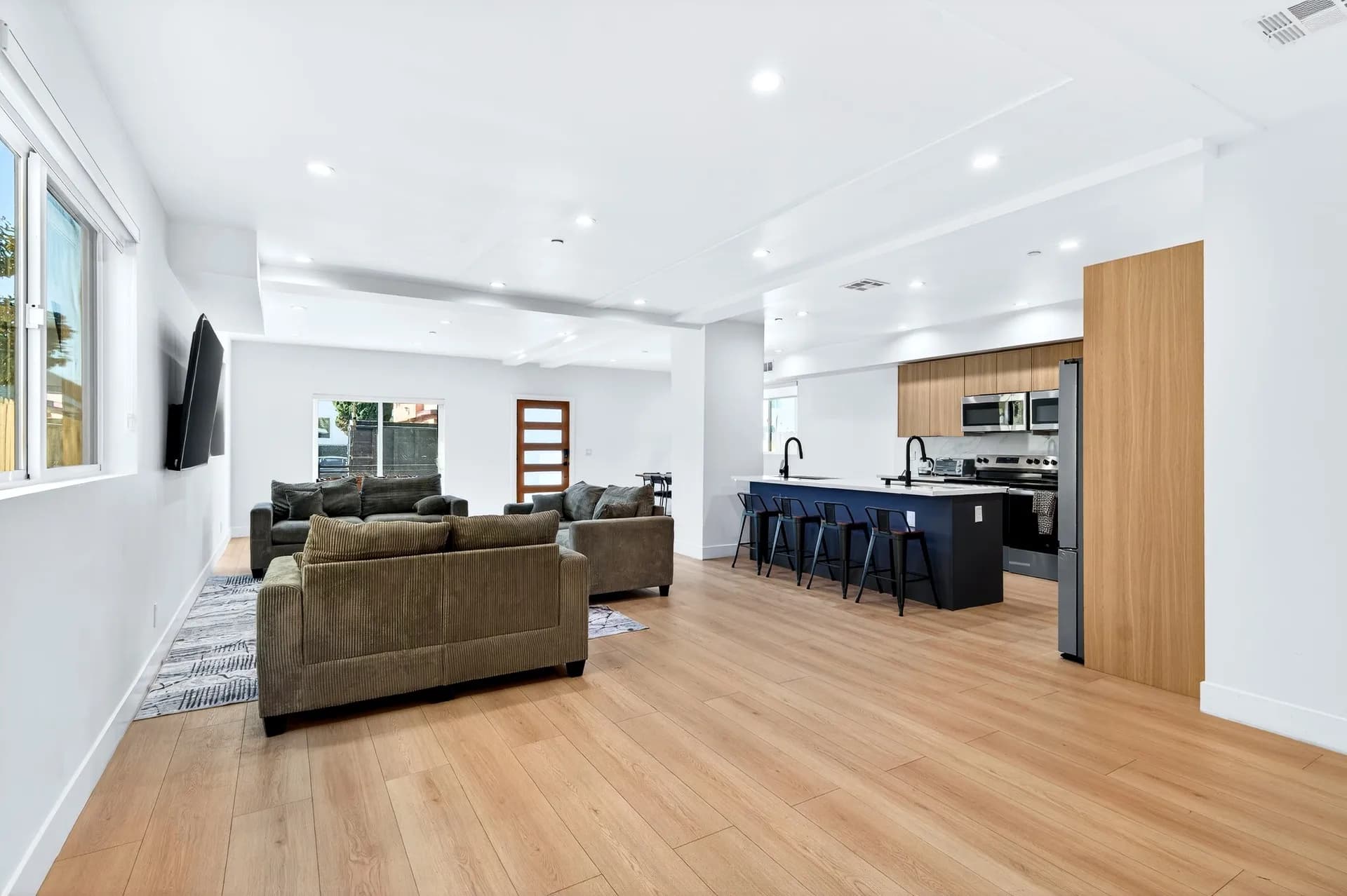 Trojan Terrace - USC Mega Student Coliving | Ecco Living photo 4