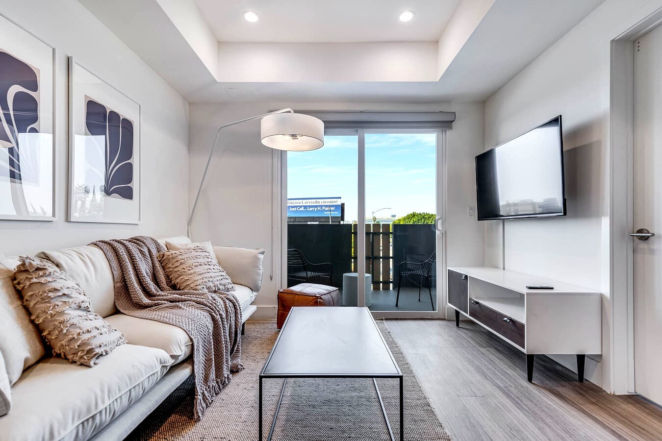 Deluxe Room in West Hollywood - Ecco Living - Hudson photo 1