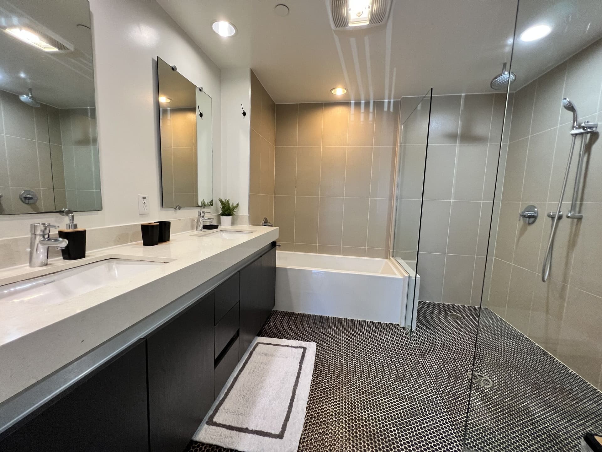 Ecco Poinsettia - Hollywood Hills Coliving | Ecco Living photo 2