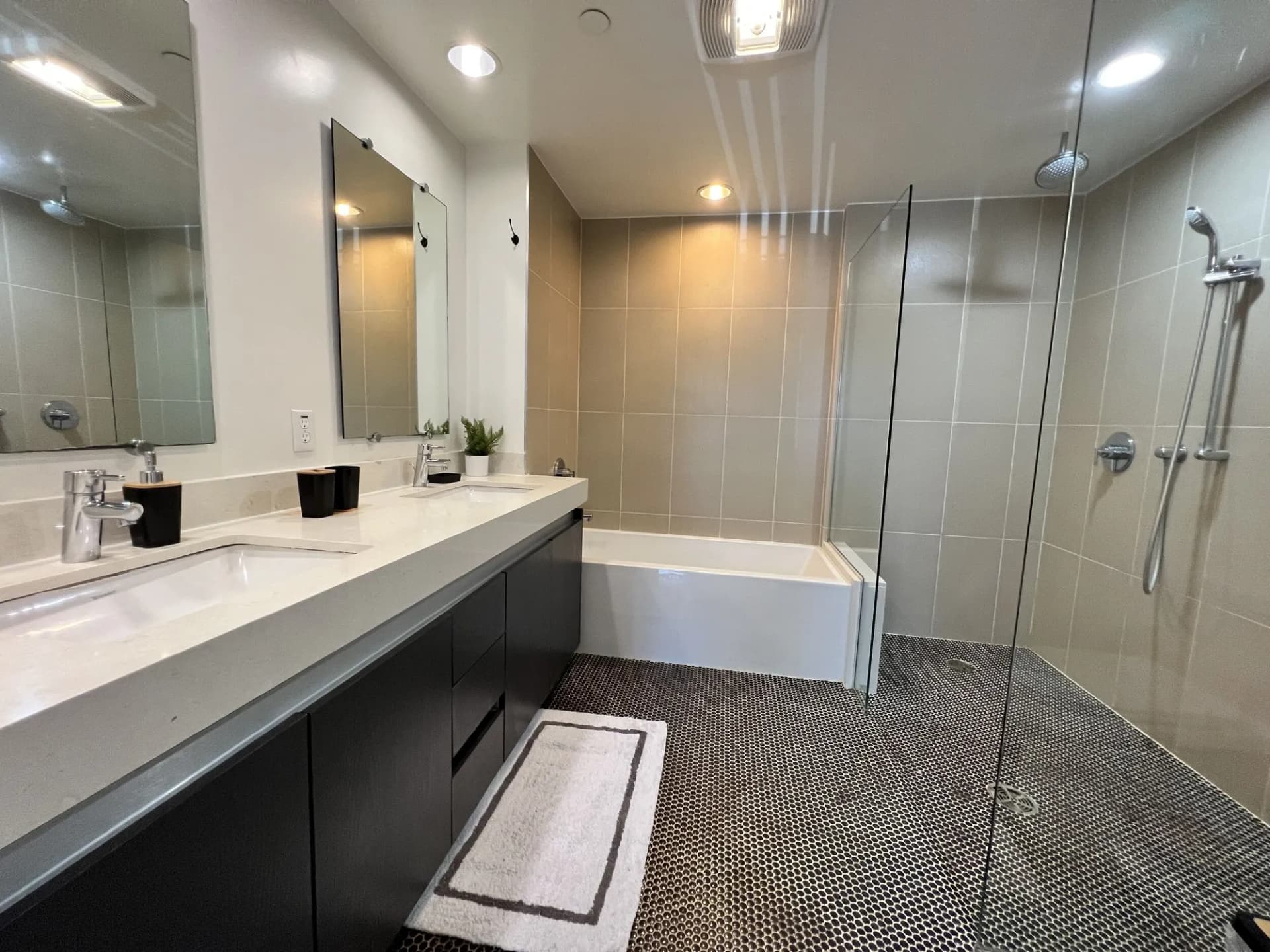Ecco Poinsettia - Hollywood Hills Coliving | Ecco Living photo 2
