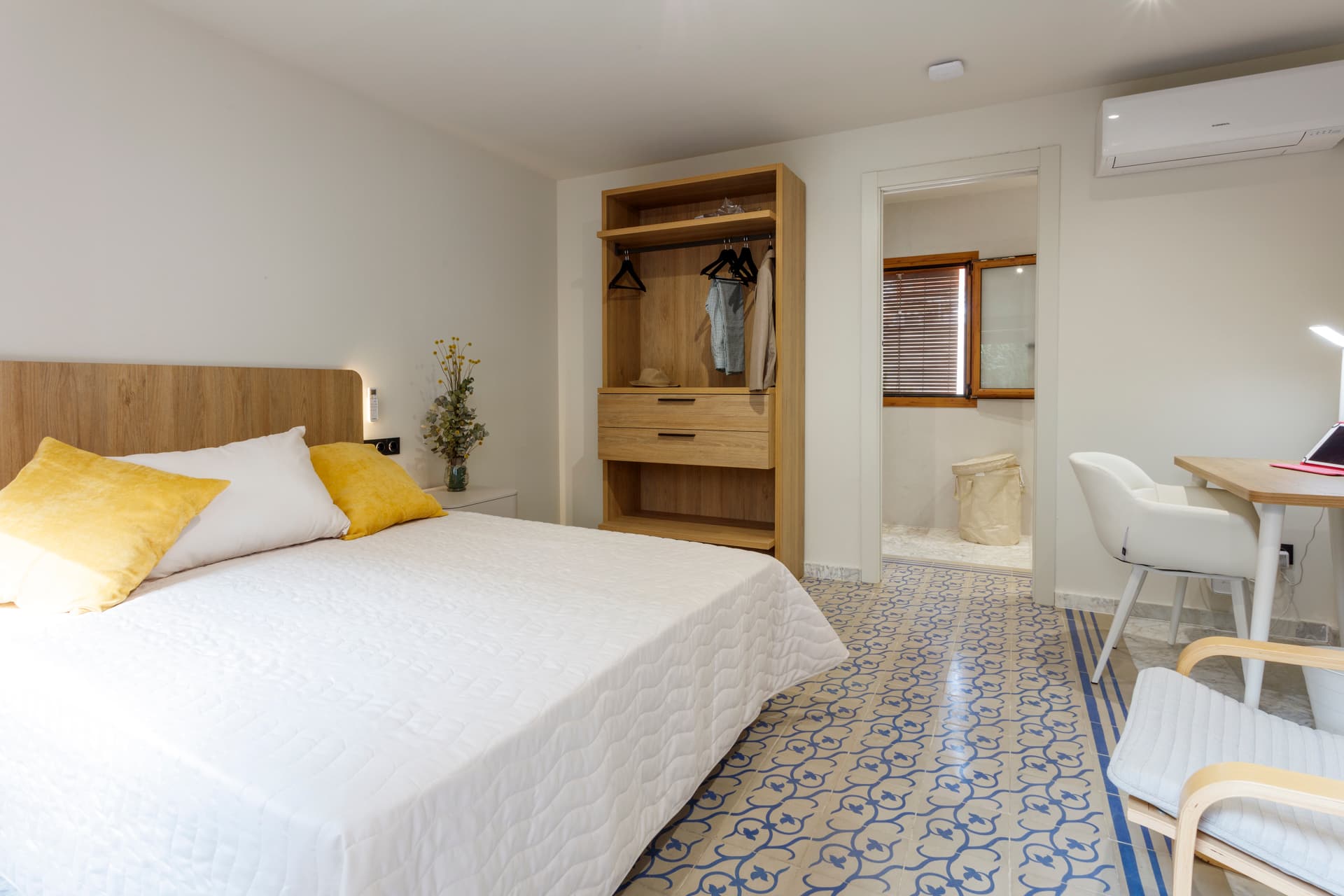 PRIVATE room photo 1