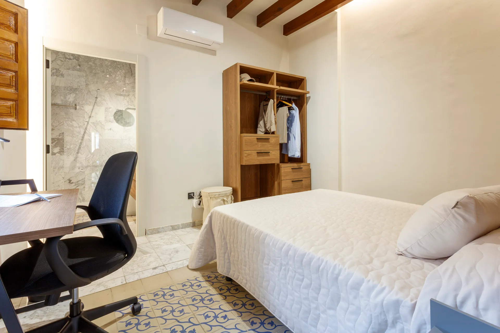PRIVATE room photo 1