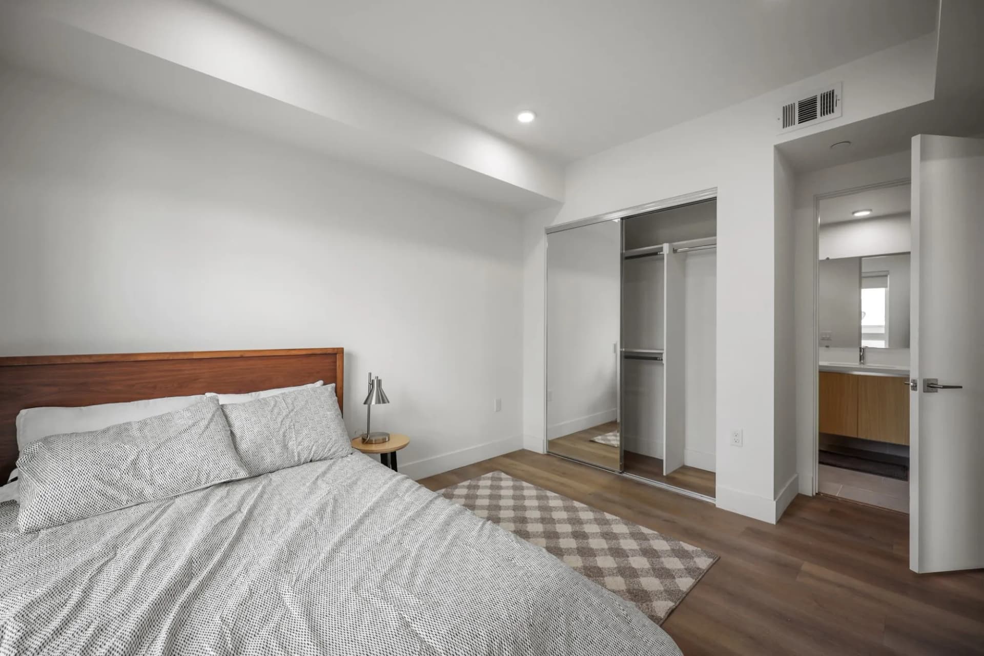 PRIVATE room photo 1