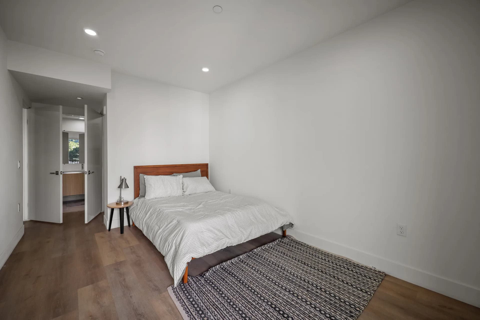 PRIVATE room photo 1