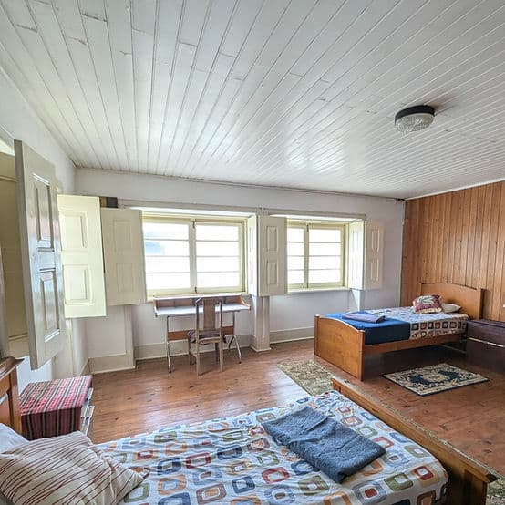 SHARED room photo 3