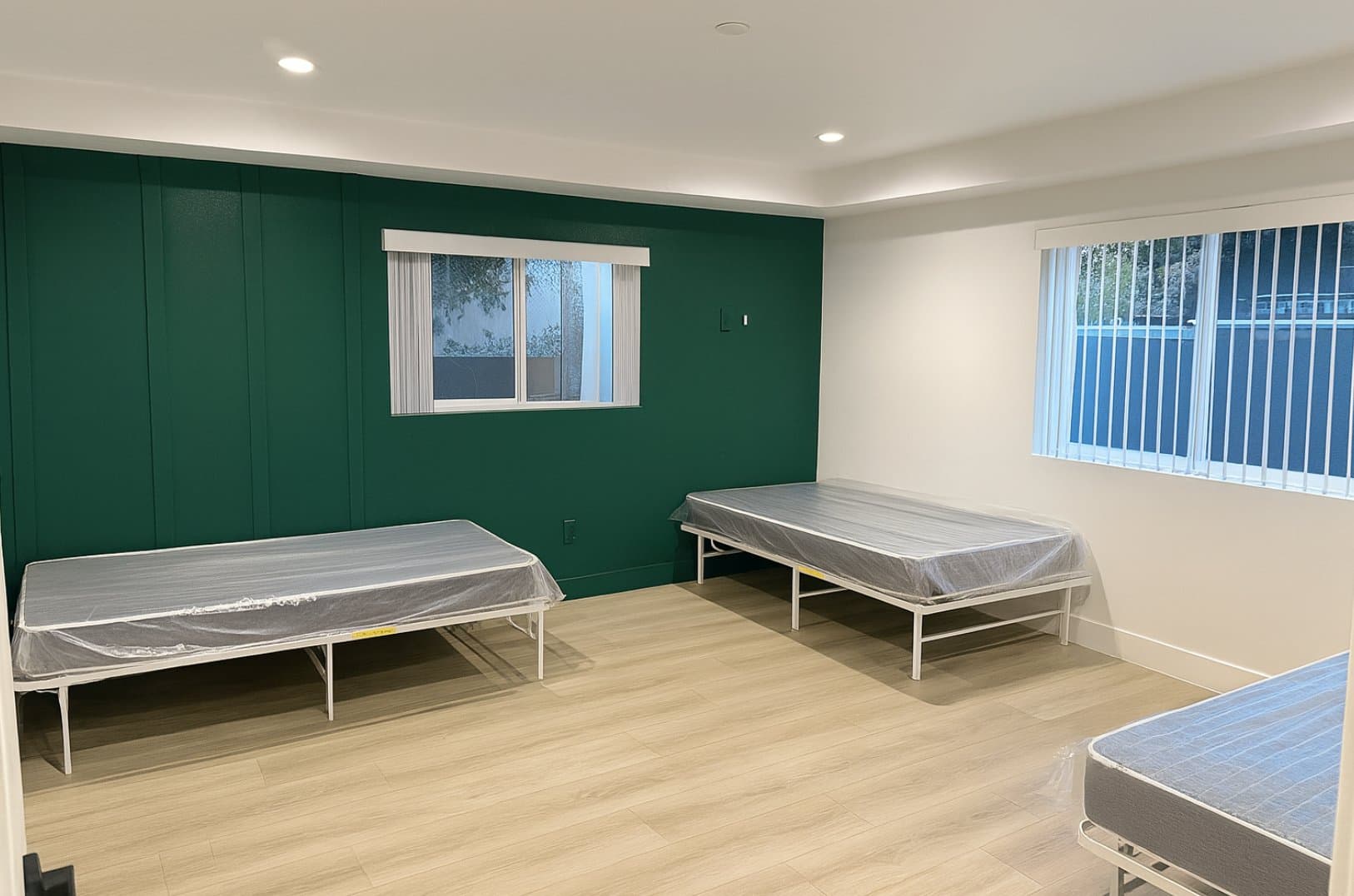 SHARED room photo 3