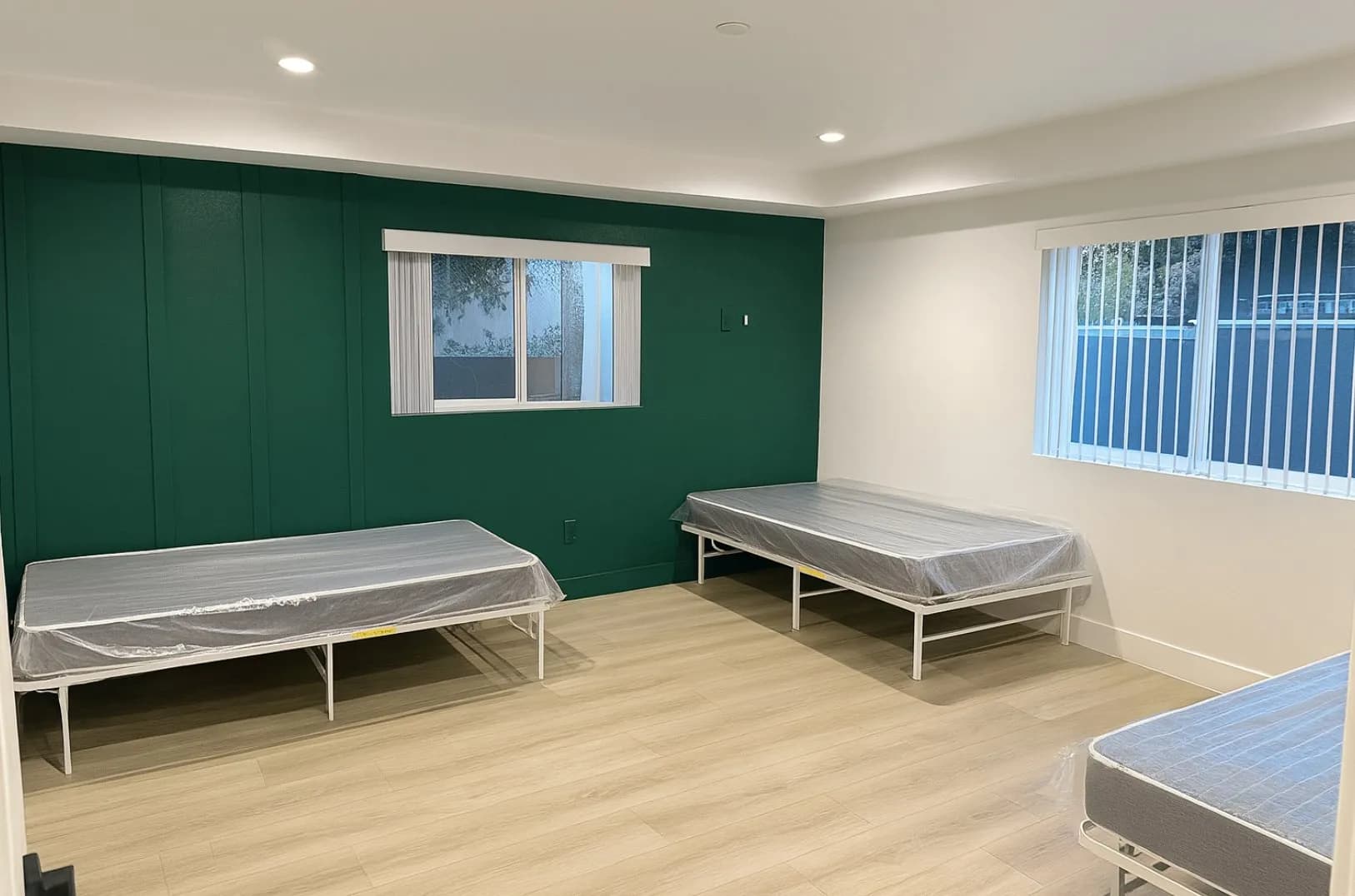 SHARED room photo 3