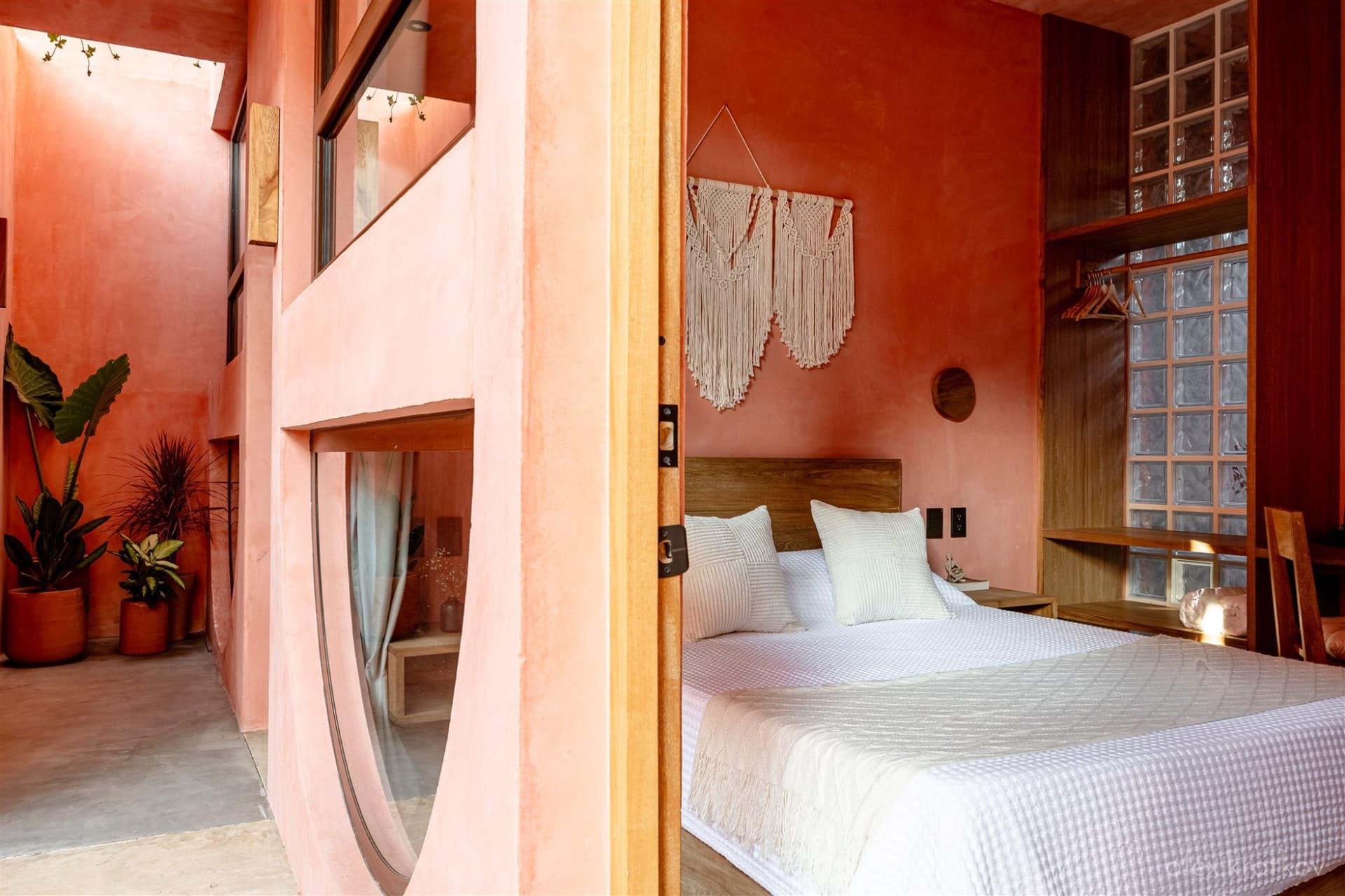 PRIVATE room photo 2