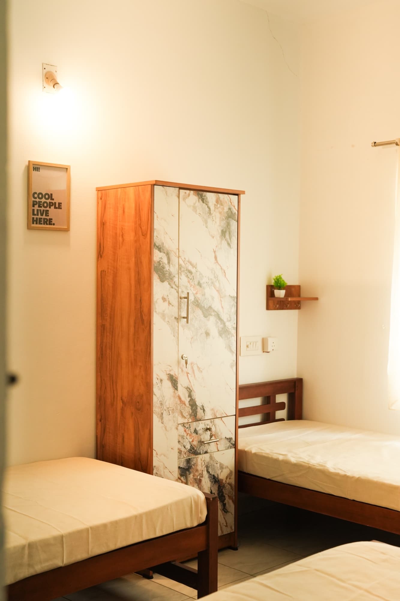 SHARED room photo 1