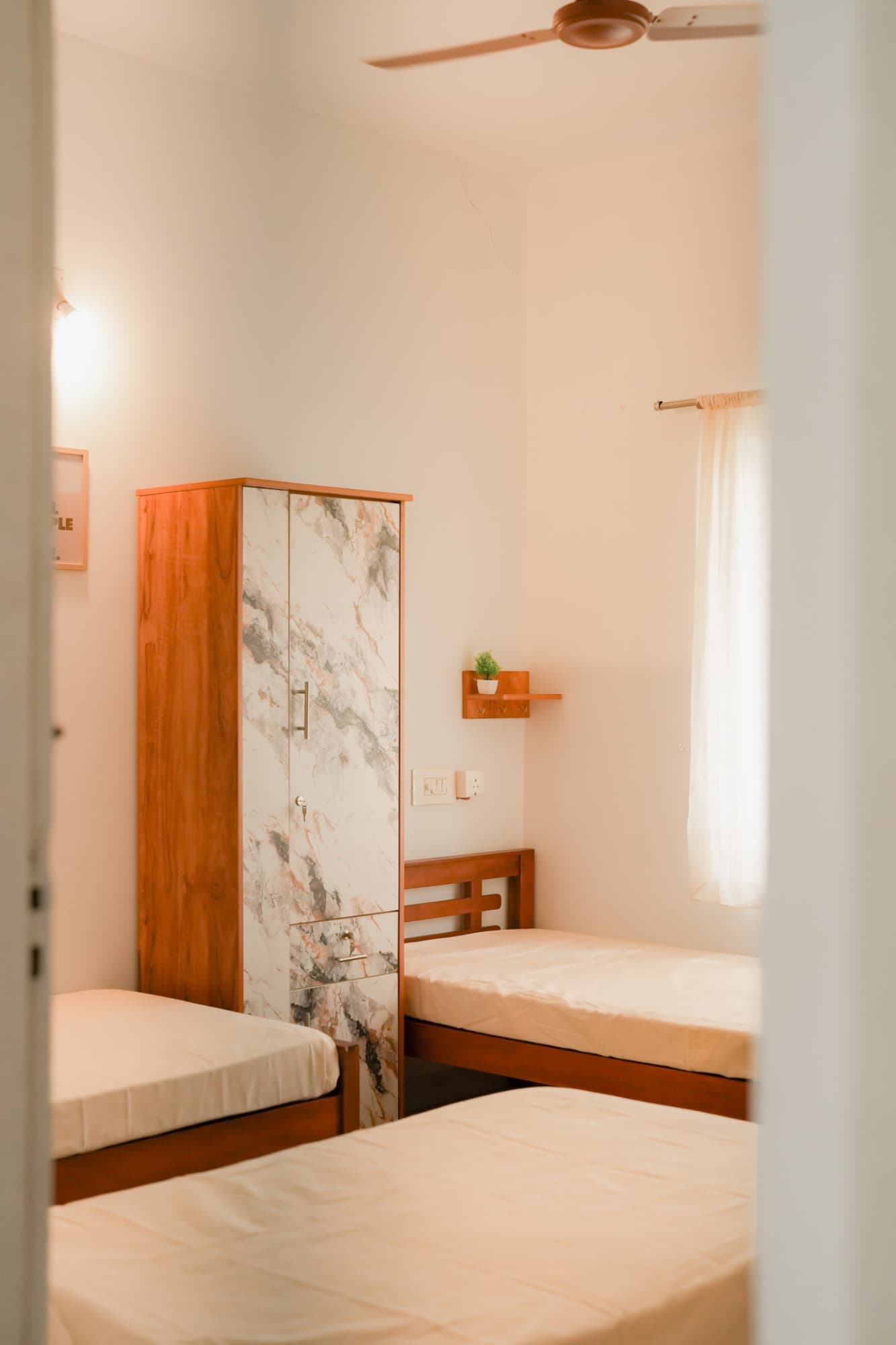 SHARED room photo 1