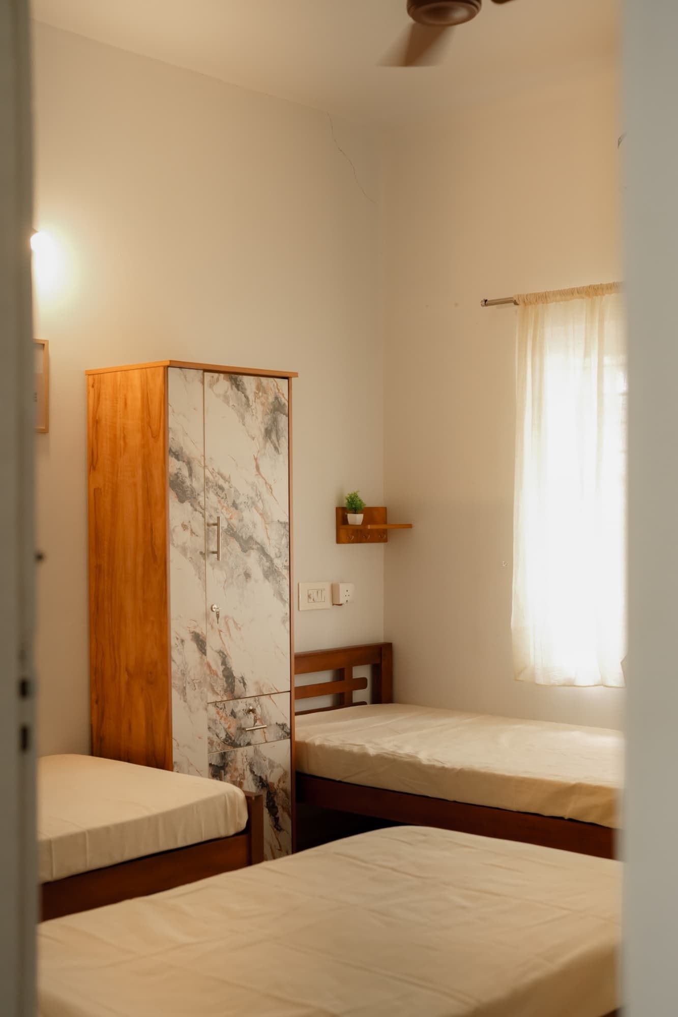 SHARED room photo 1