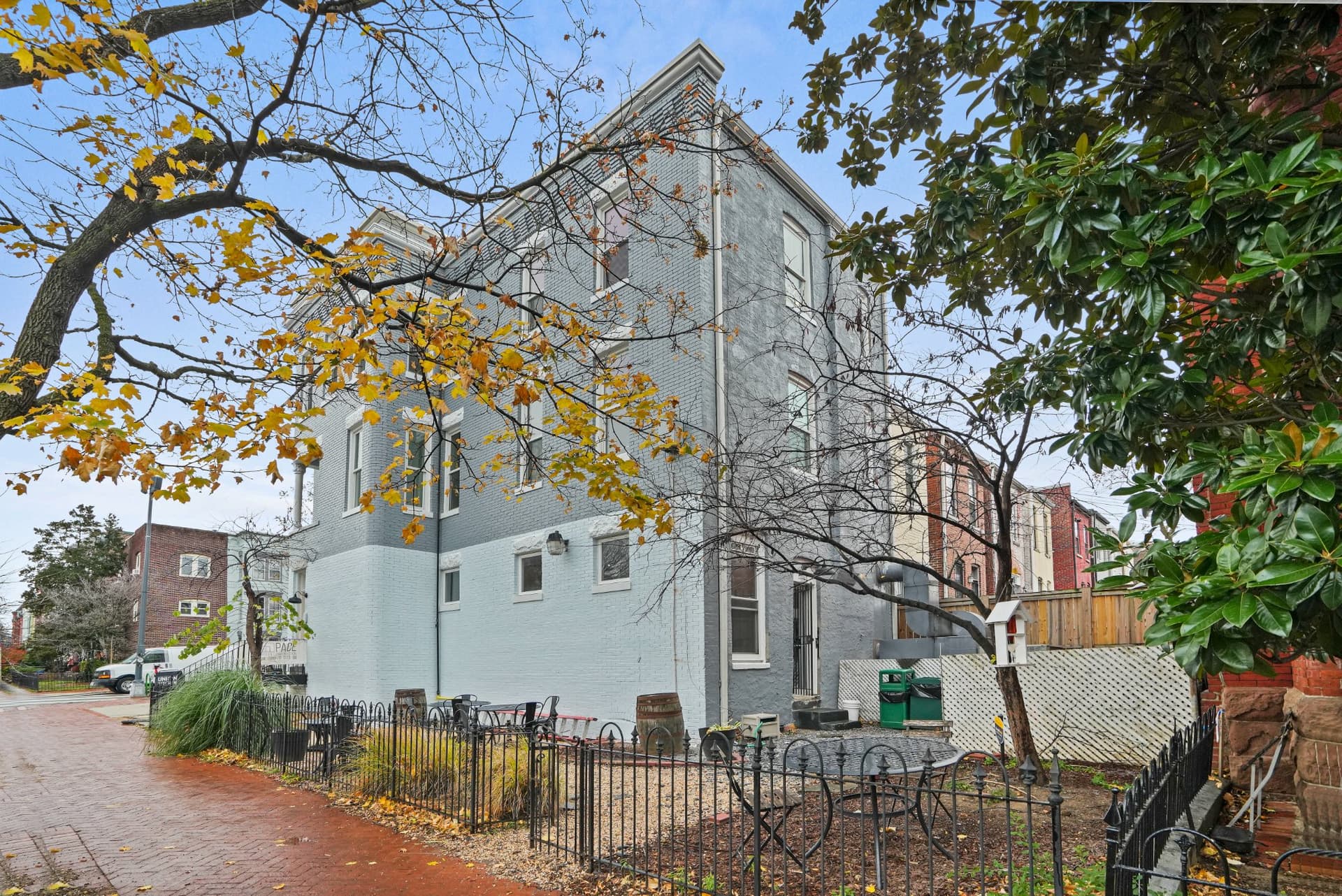 235 F St NE  photo 2