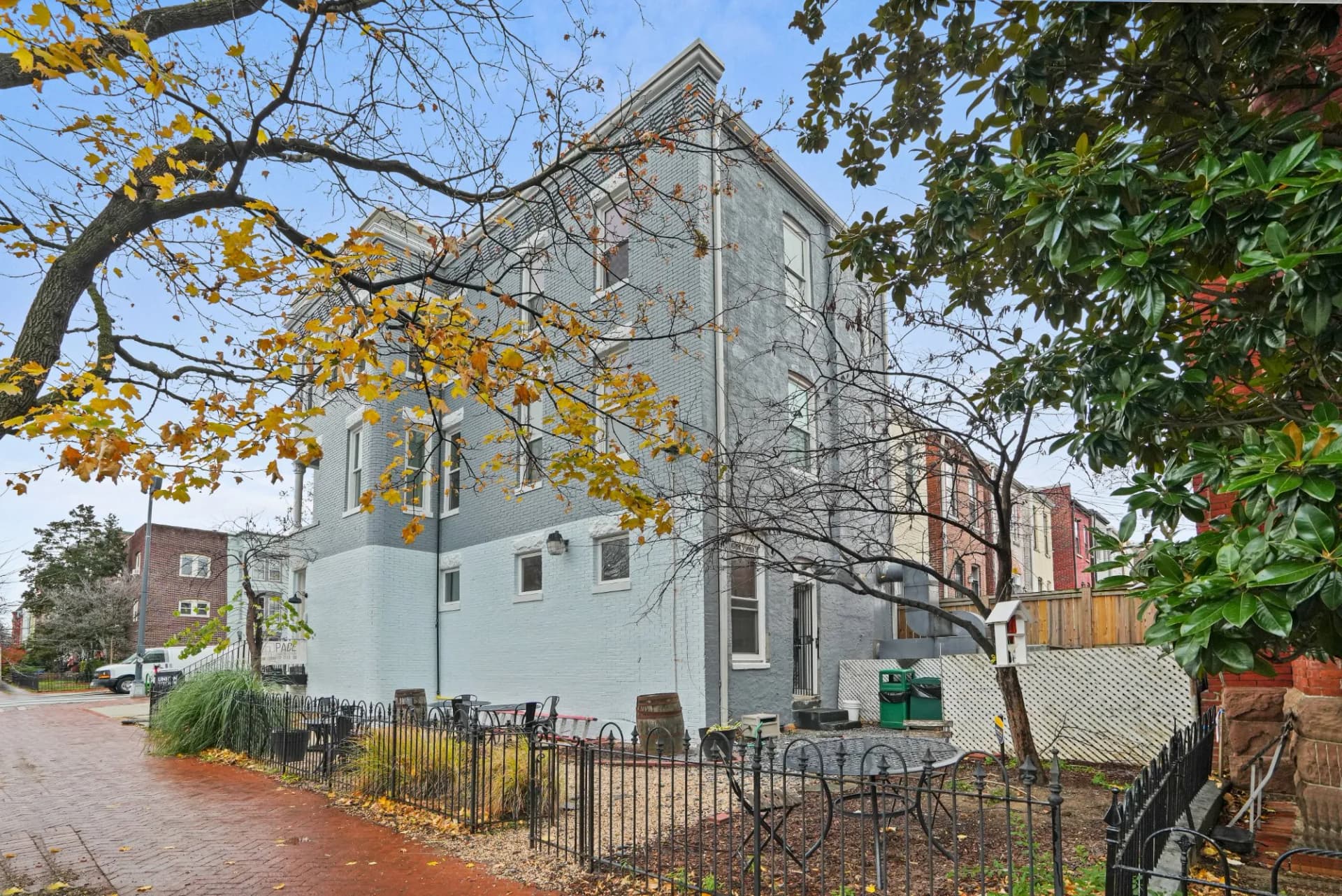 235 F St NE  photo 2