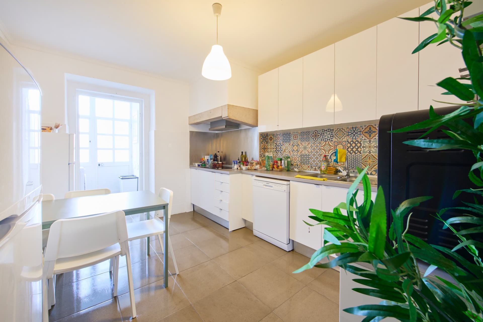 Bright Room in Central Lisbon photo 2