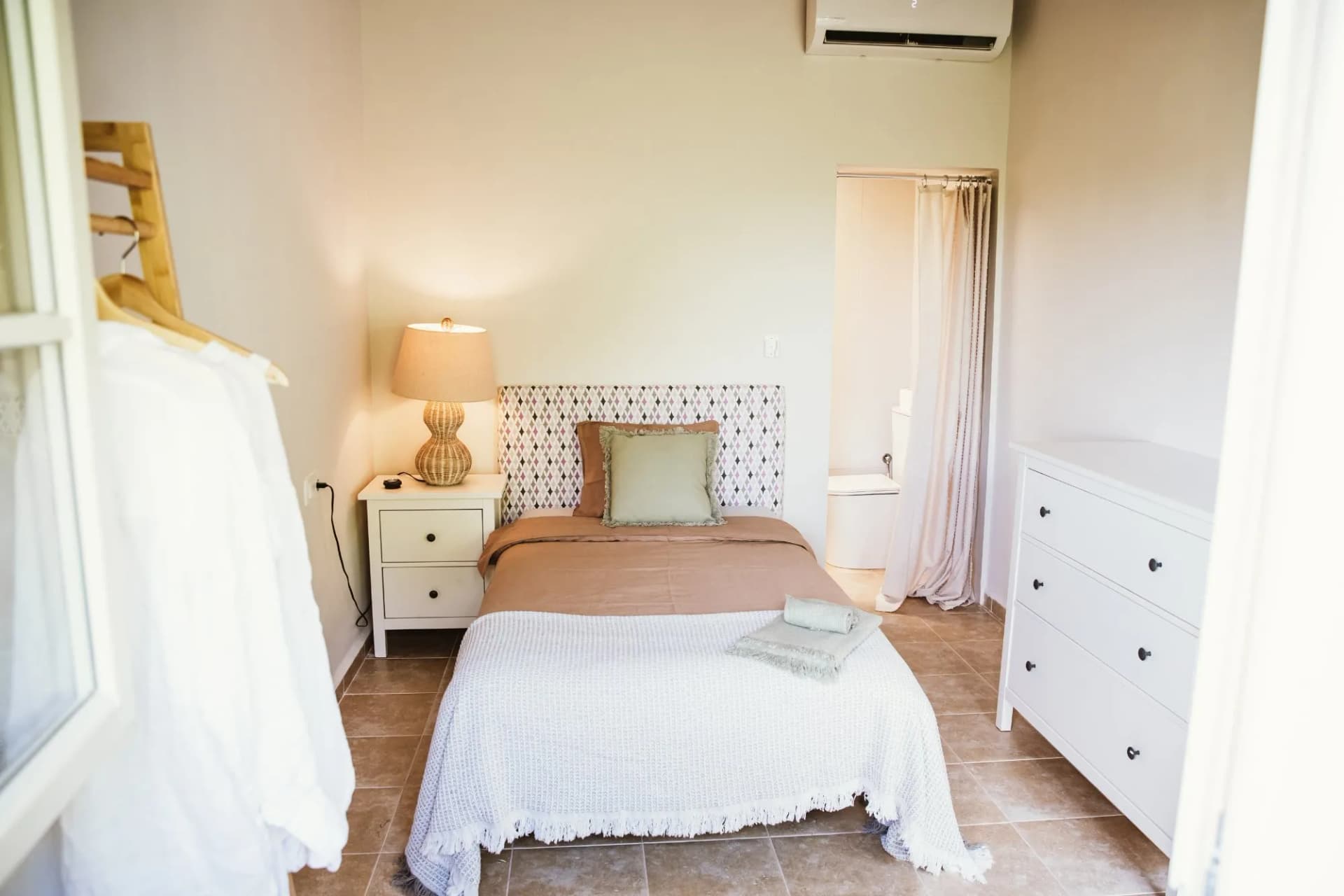 PRIVATE room photo 2