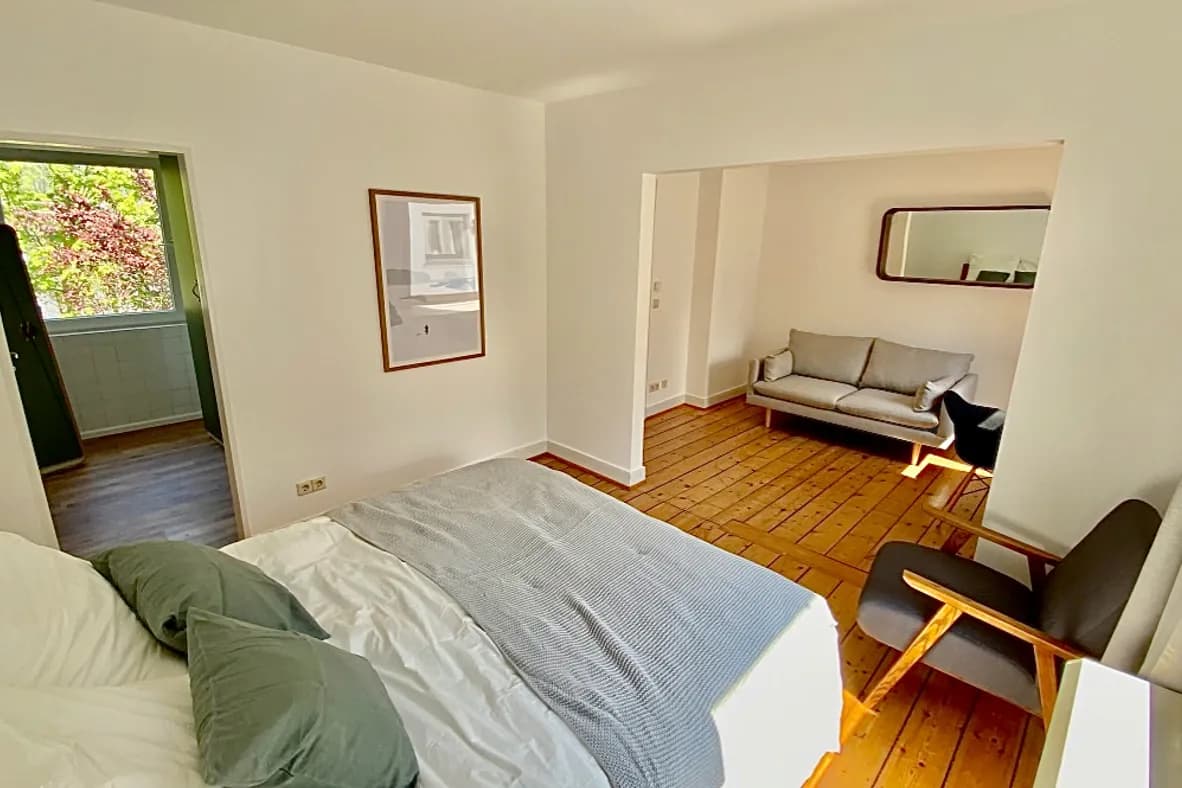 PRIVATE room photo 2