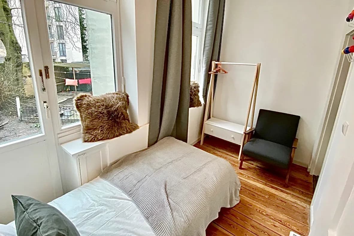 PRIVATE room photo 2