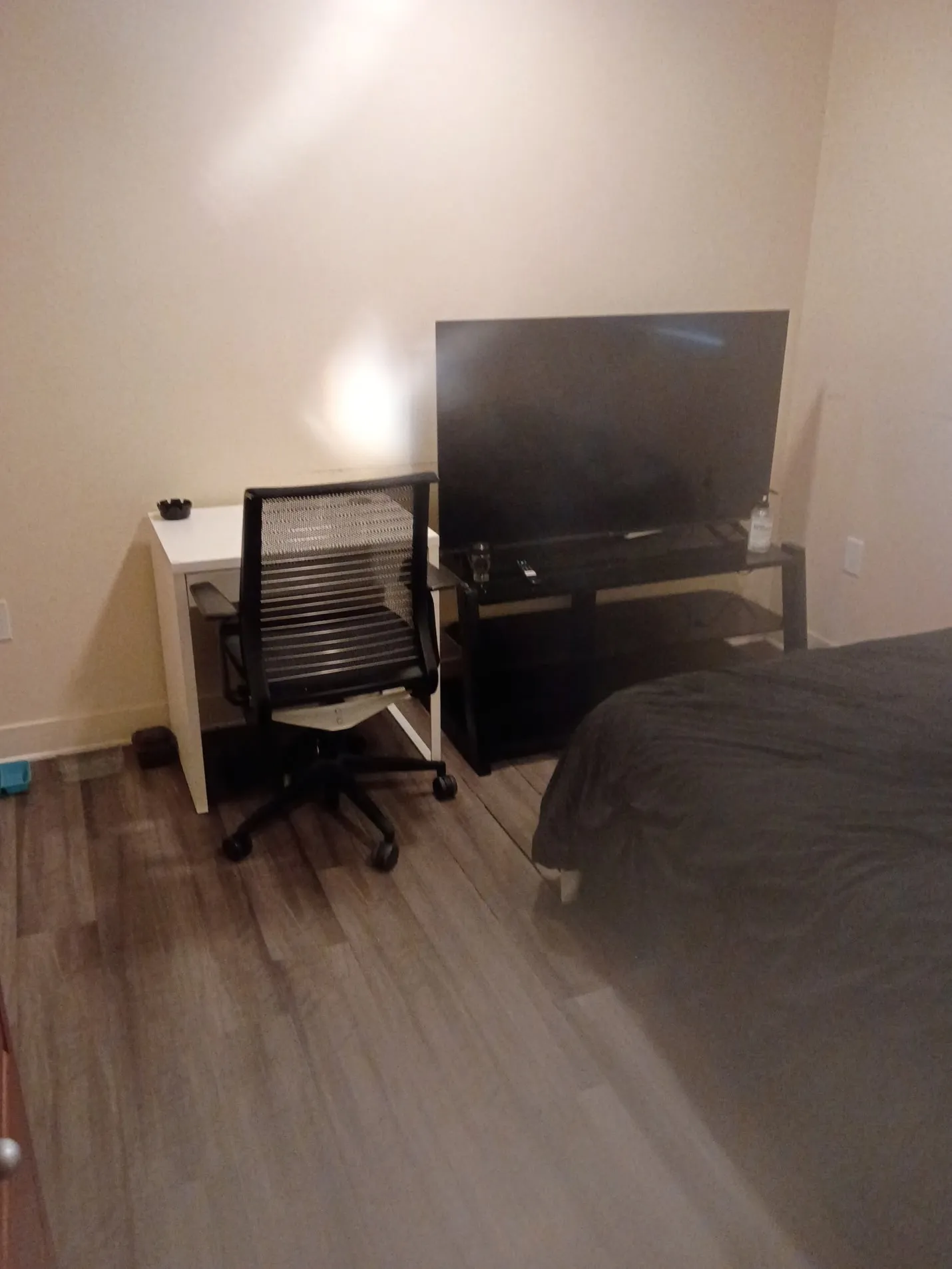 SHARED room photo 2