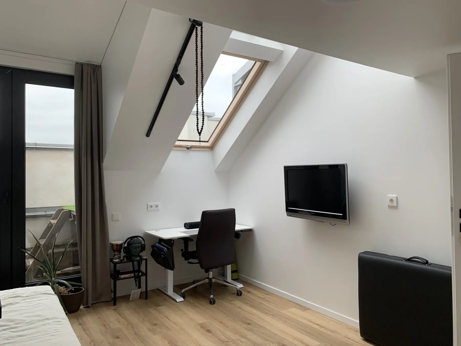 PRIVATE room photo 2