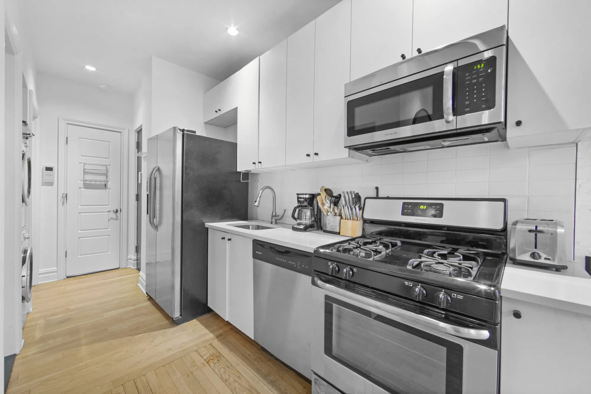 Cozy Bedroom in 107 Greenpoint Ave, coliving in New York