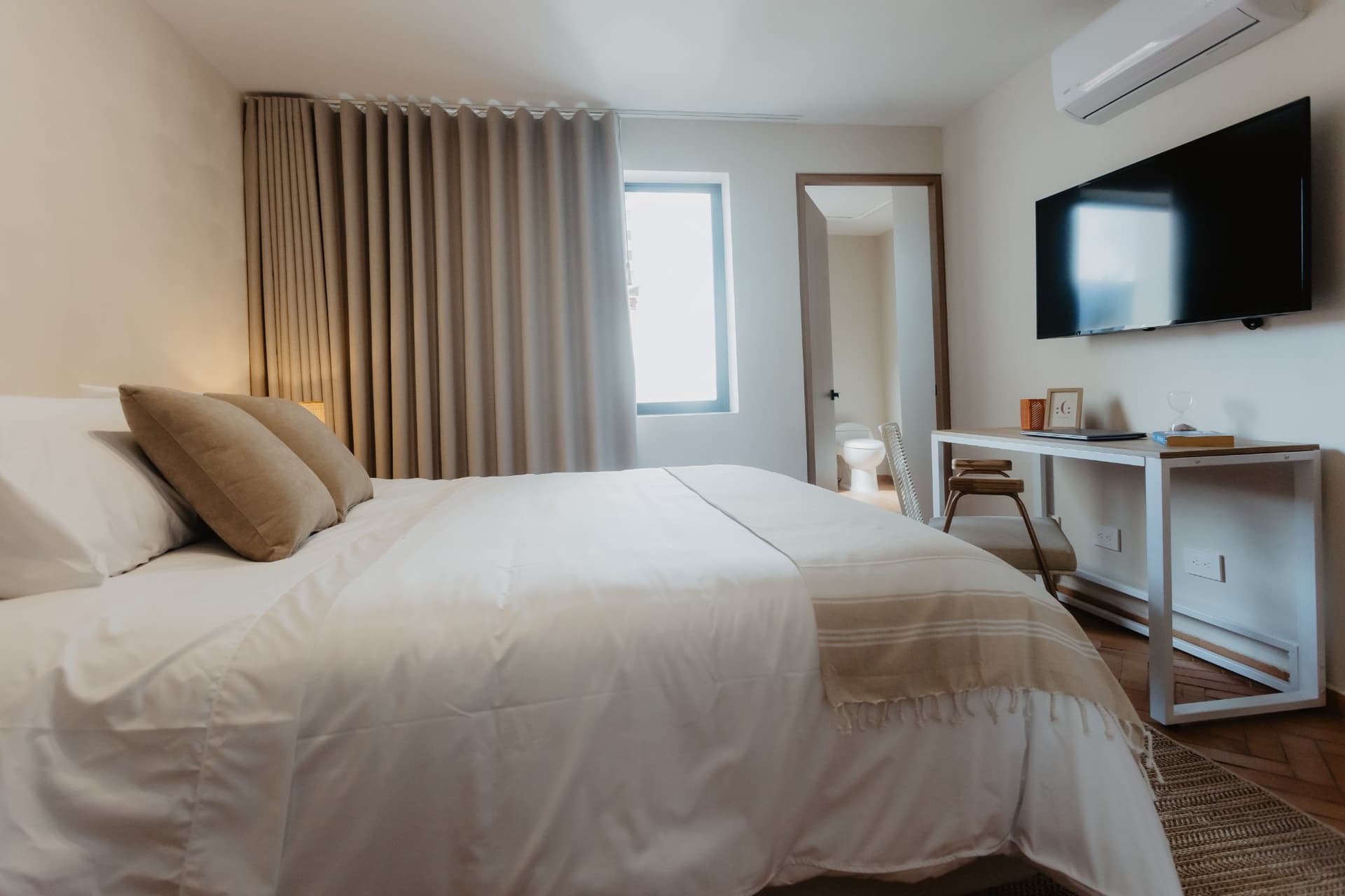 PRIVATE room photo 9