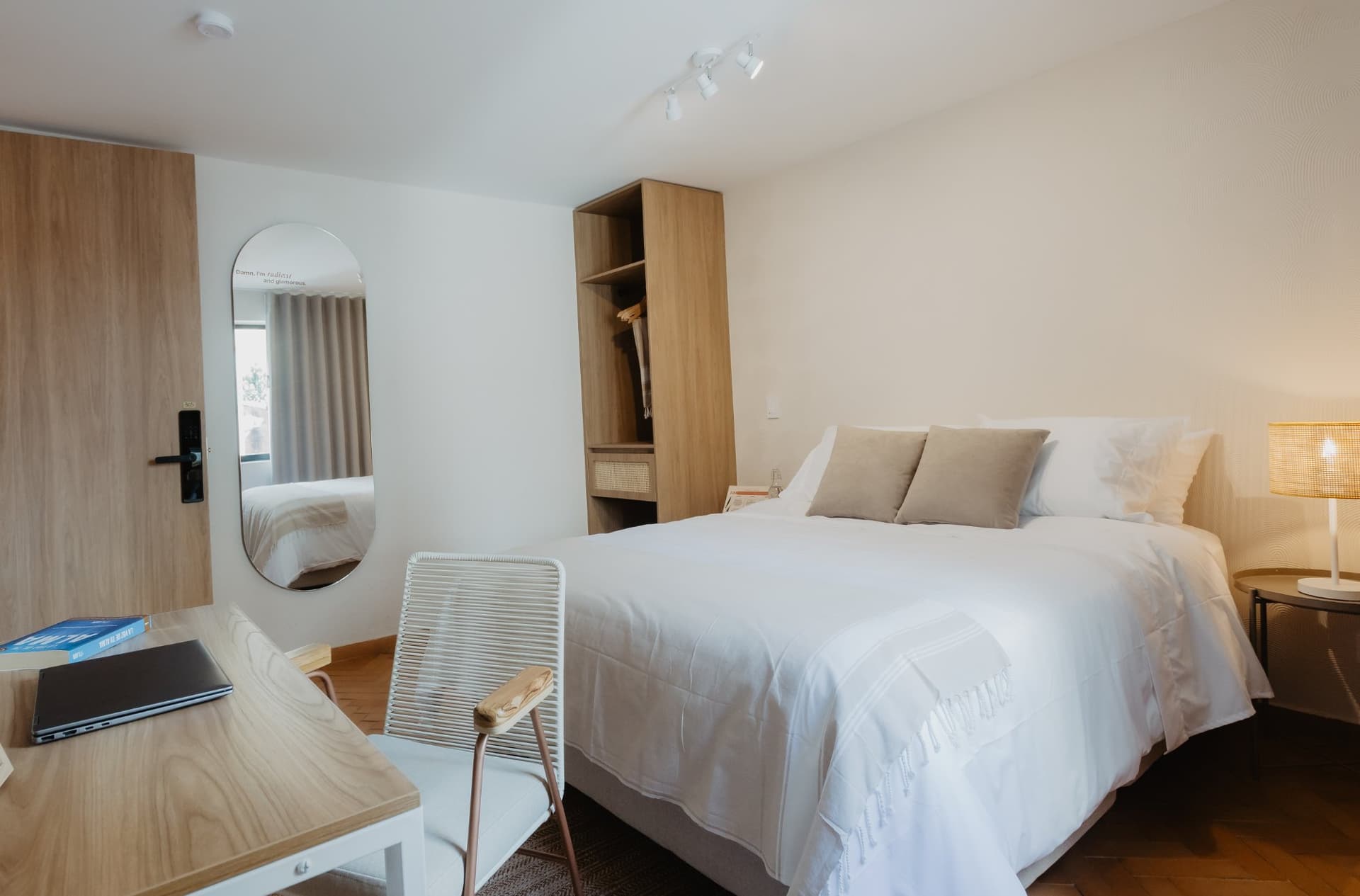 PRIVATE room photo 10