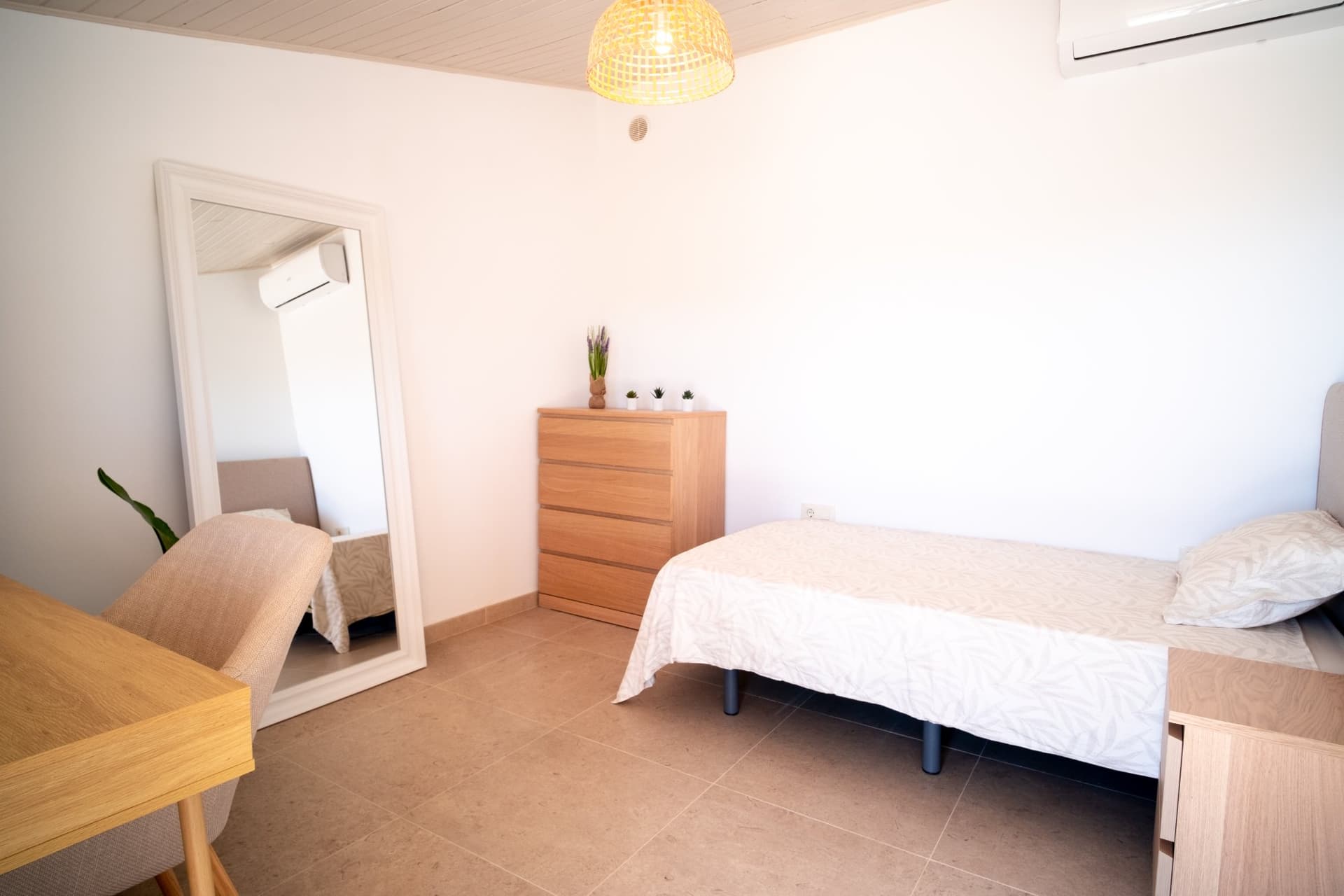 PRIVATE room photo 2