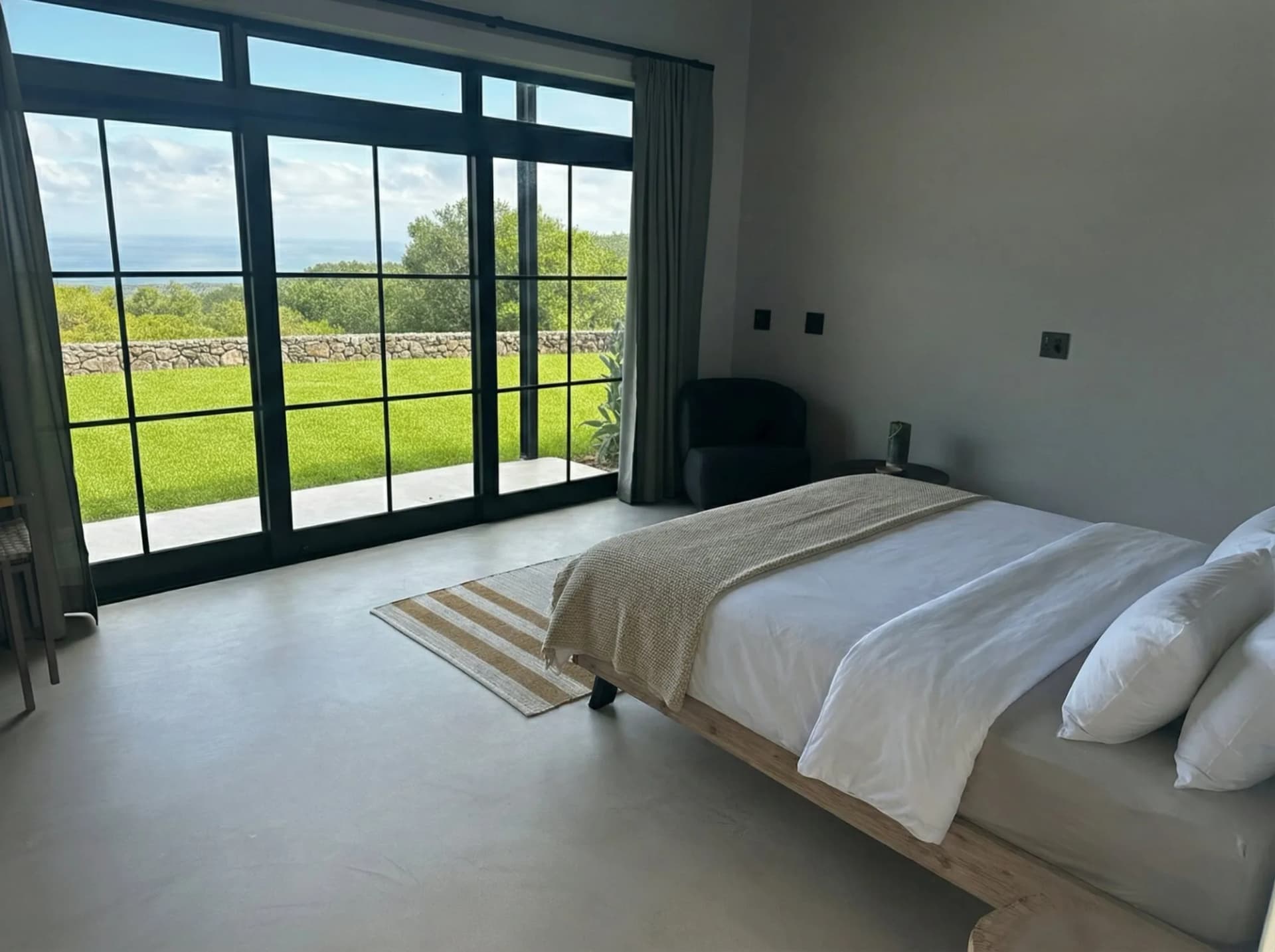 PRIVATE room photo 2