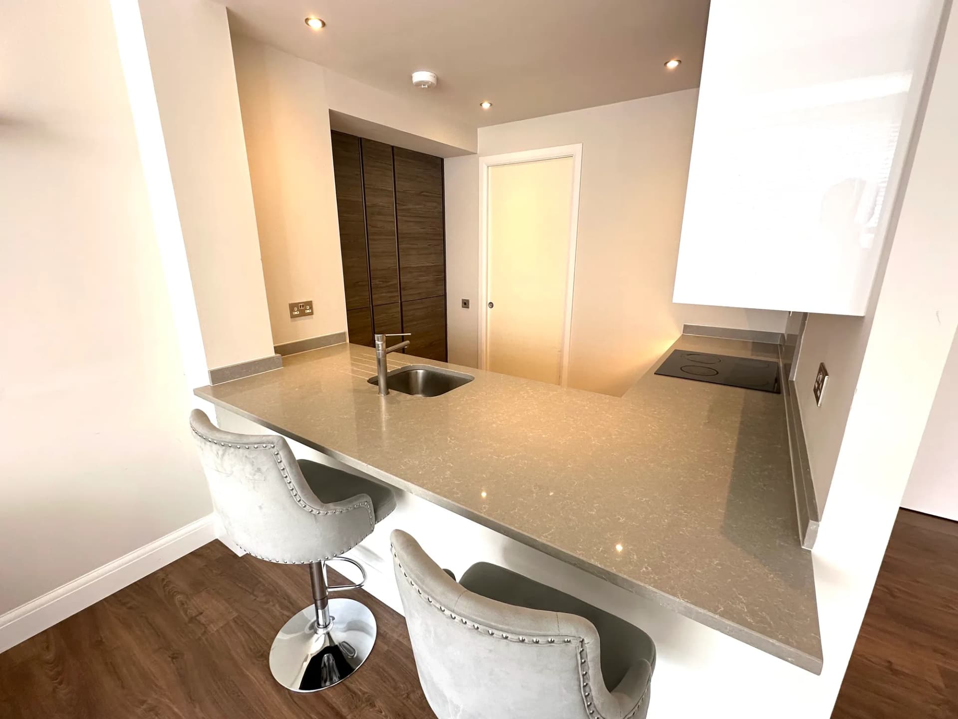 PRIVATE room photo 3