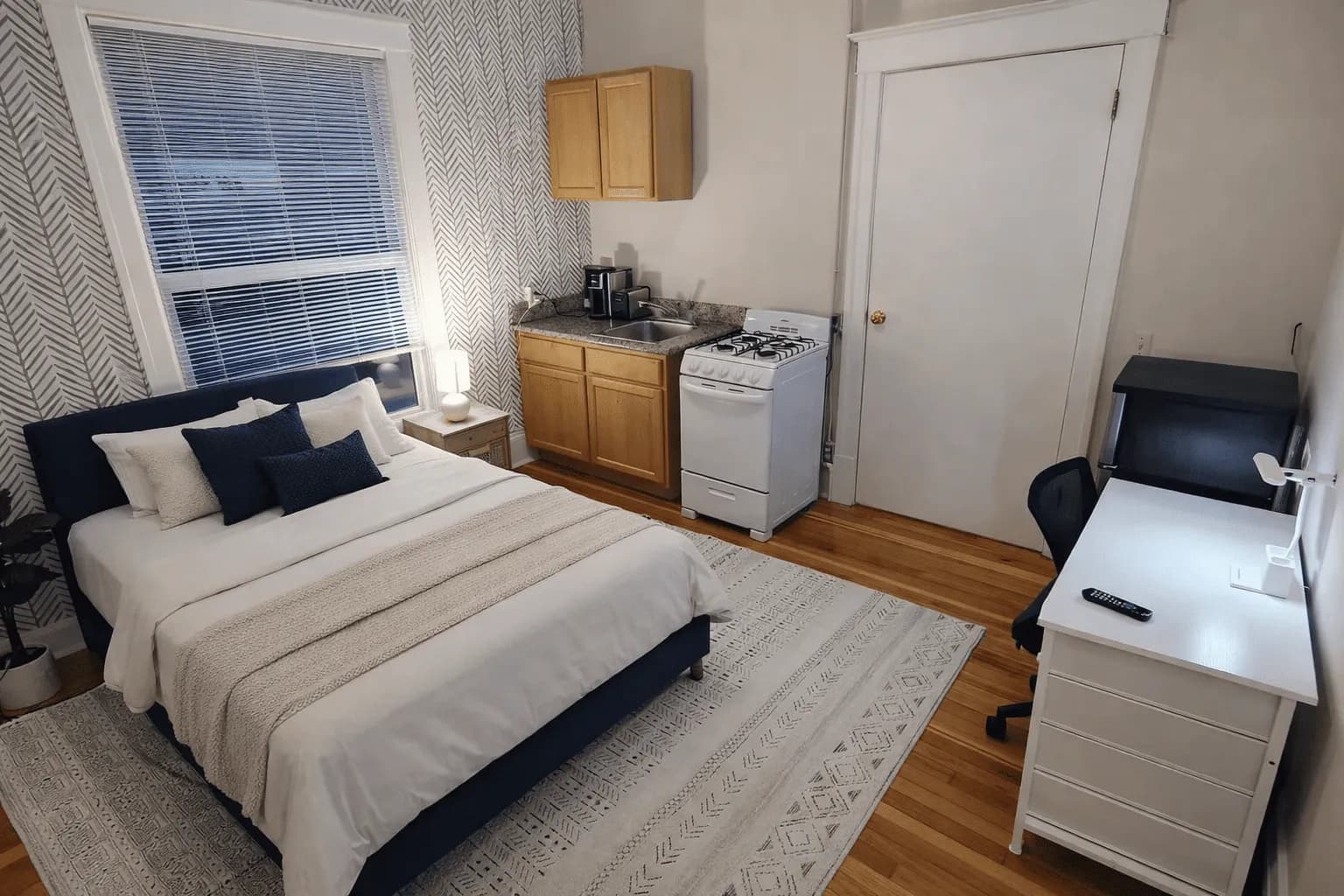 PRIVATE room photo 2
