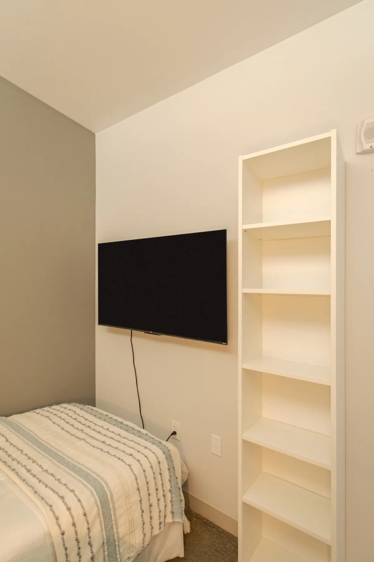 PRIVATE room photo 2
