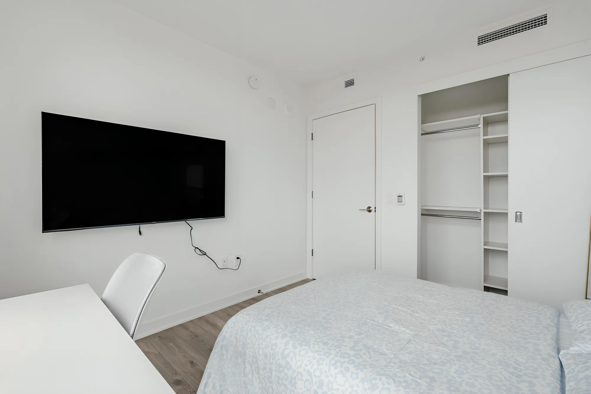 PRIVATE room photo 2